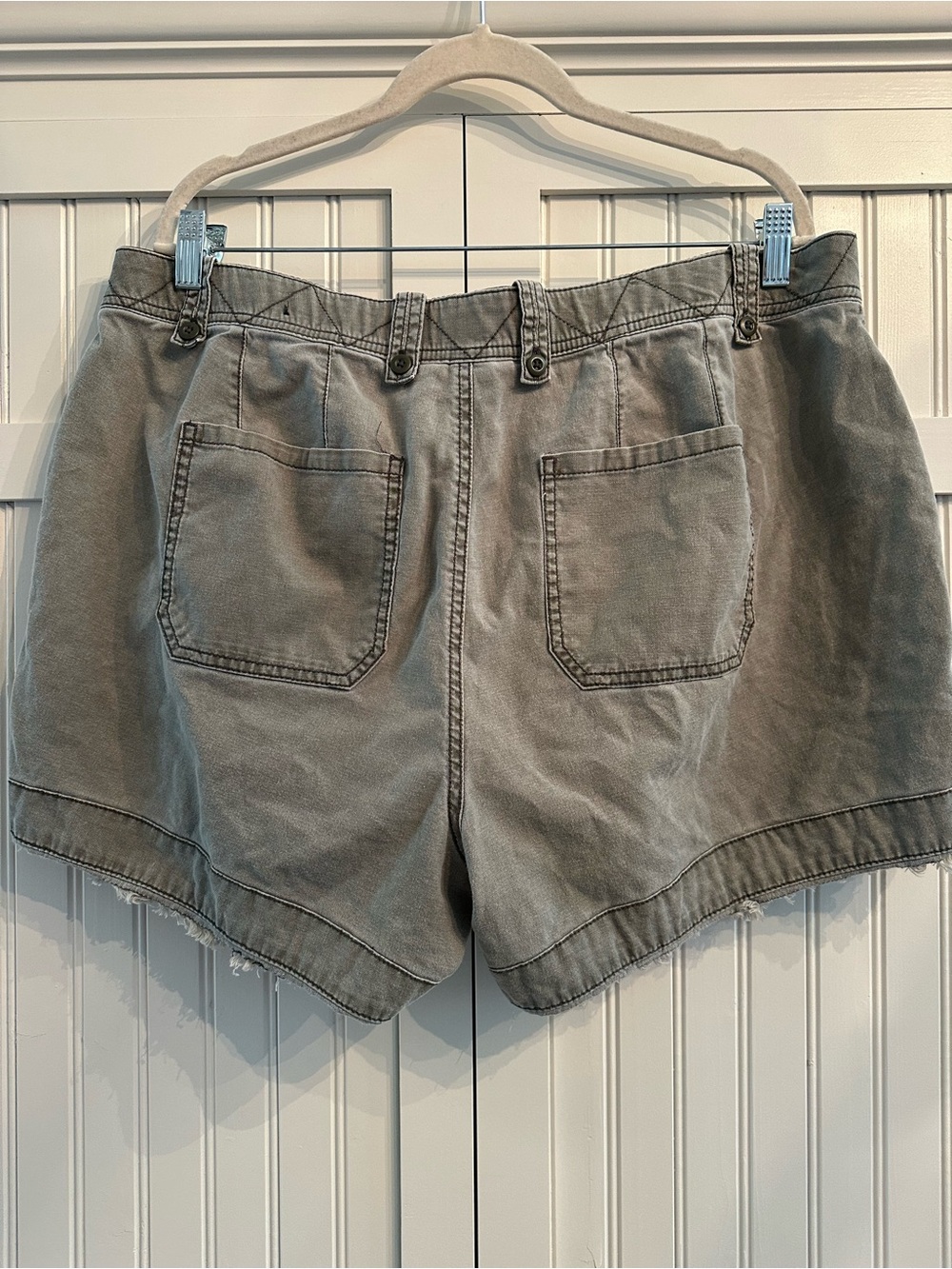 Lane Bryant Olive Green Embroidered Floral Utility Shorts Size 16 - Picture 6 of 6